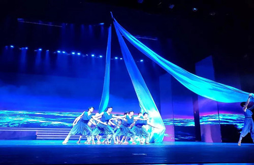 參加晚會演出.jpg
