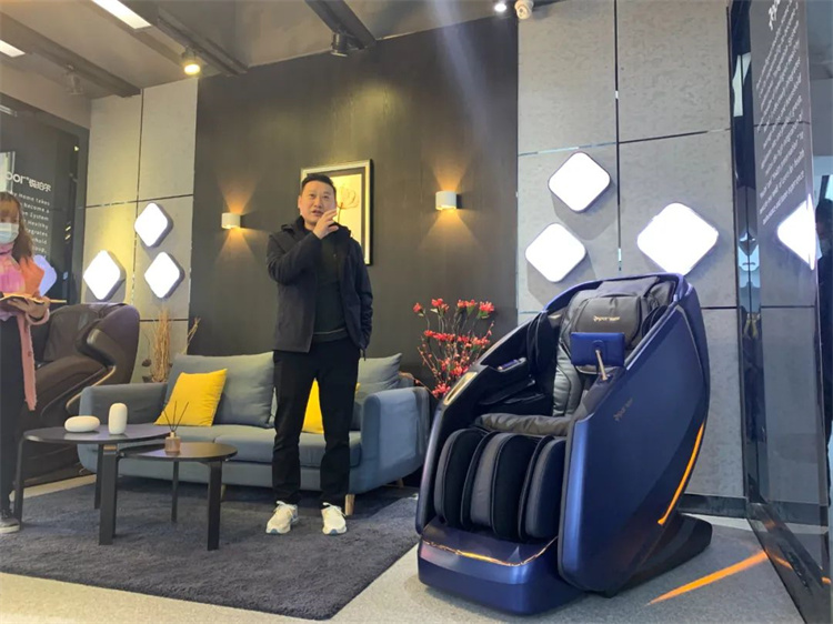 九游娱乐Nineame官方网站體育集團旗下品牌—銳珀爾舉行新款4D穴感總裁按摩椅S500內(nèi)訓(xùn)會